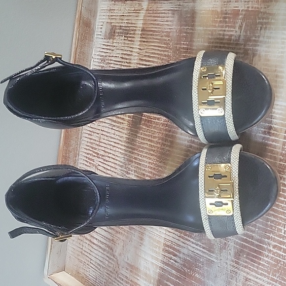 Tory Burch Black and Gold Heels with Elegant T-Strap‎ Size 7 - Picture 2 of 16